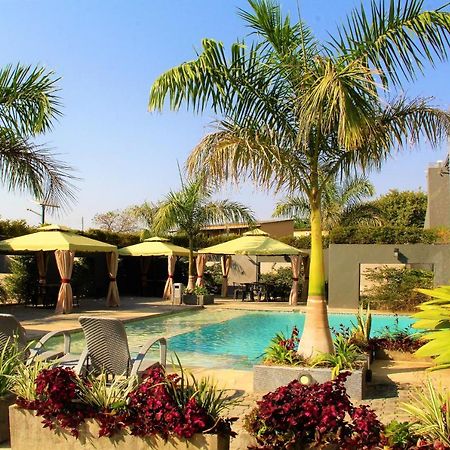 Urban Bliss Hotel Kabwe エクステリア 写真