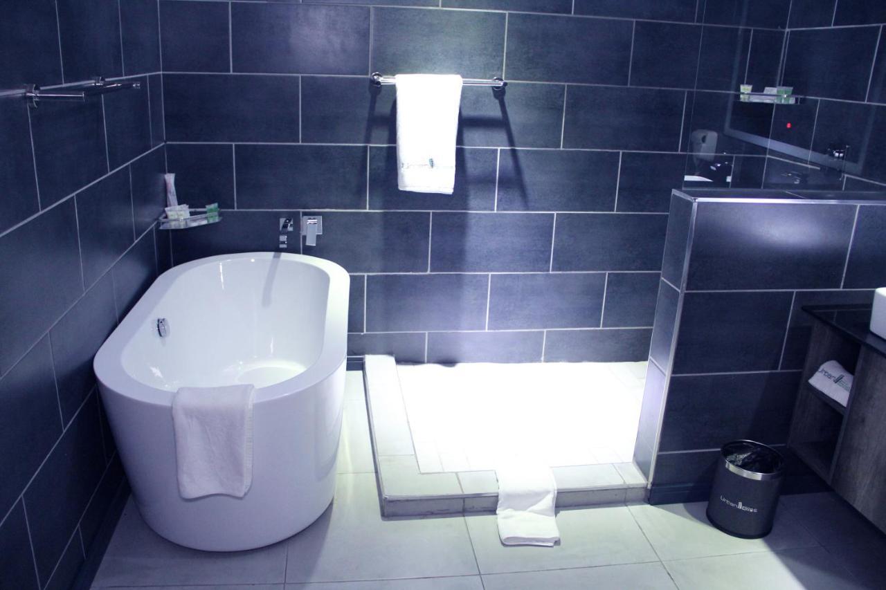 Urban Bliss Hotel Kabwe エクステリア 写真