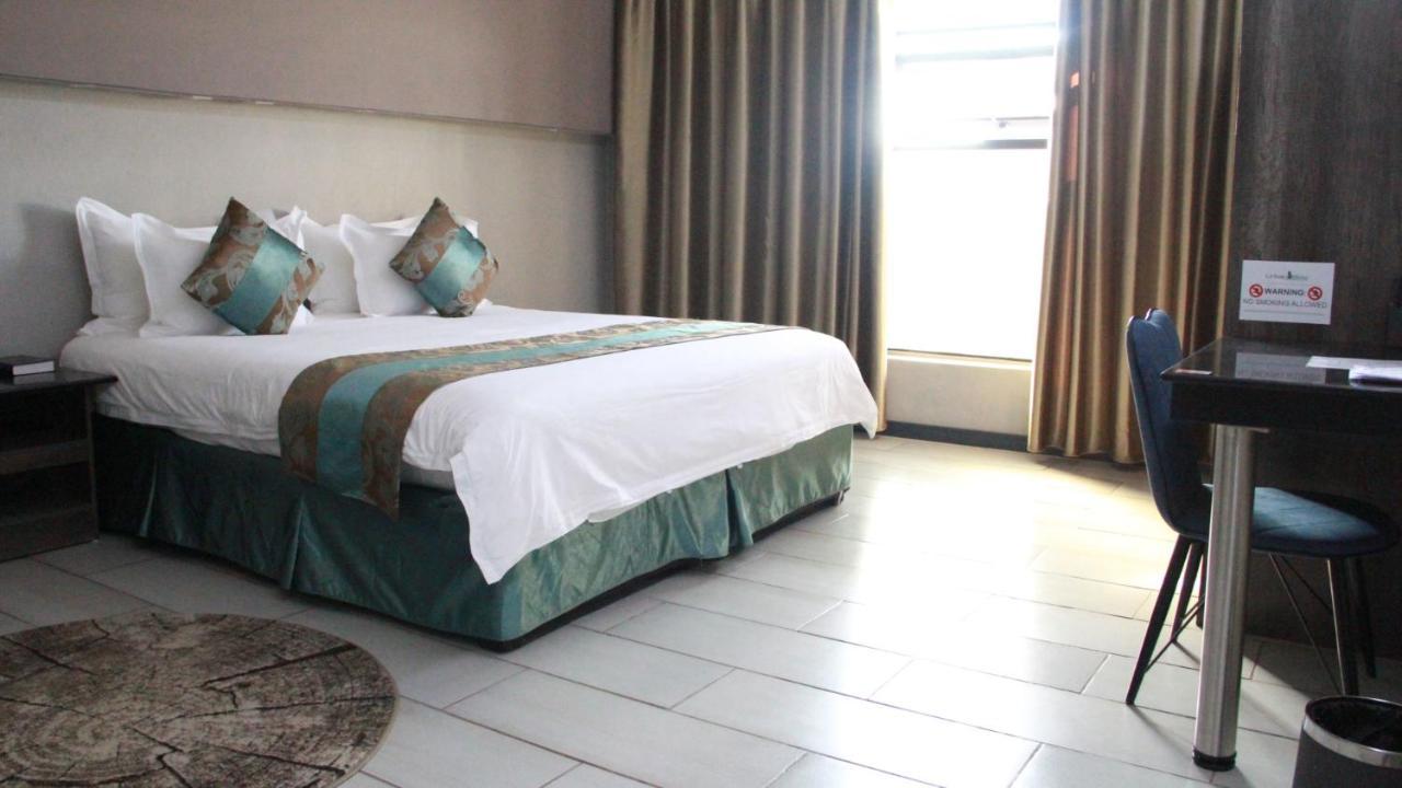 Urban Bliss Hotel Kabwe エクステリア 写真