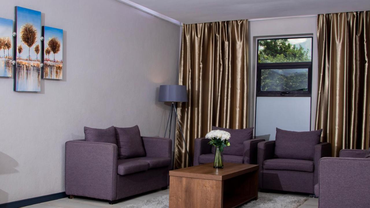 Urban Bliss Hotel Kabwe エクステリア 写真