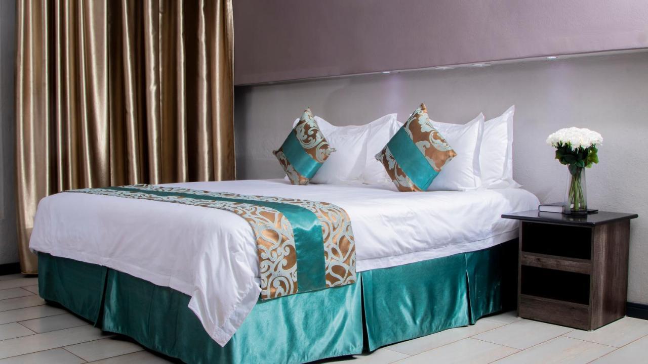 Urban Bliss Hotel Kabwe エクステリア 写真