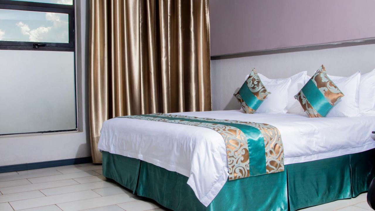 Urban Bliss Hotel Kabwe エクステリア 写真
