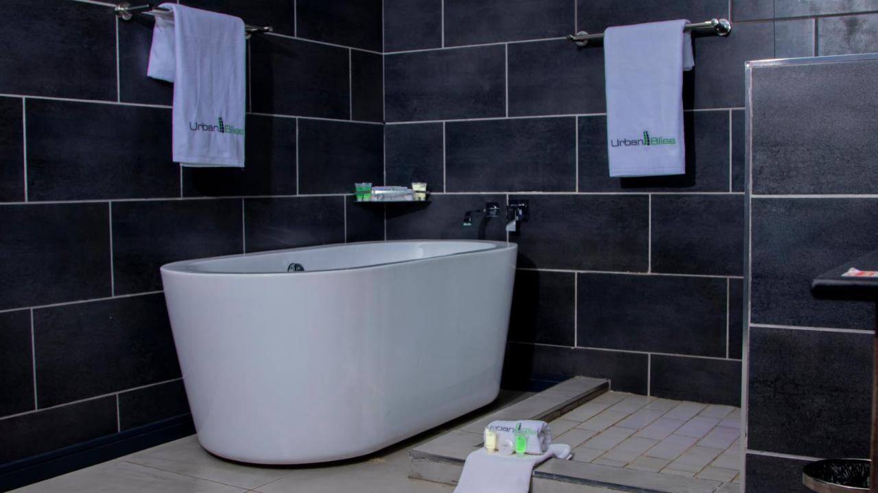 Urban Bliss Hotel Kabwe エクステリア 写真